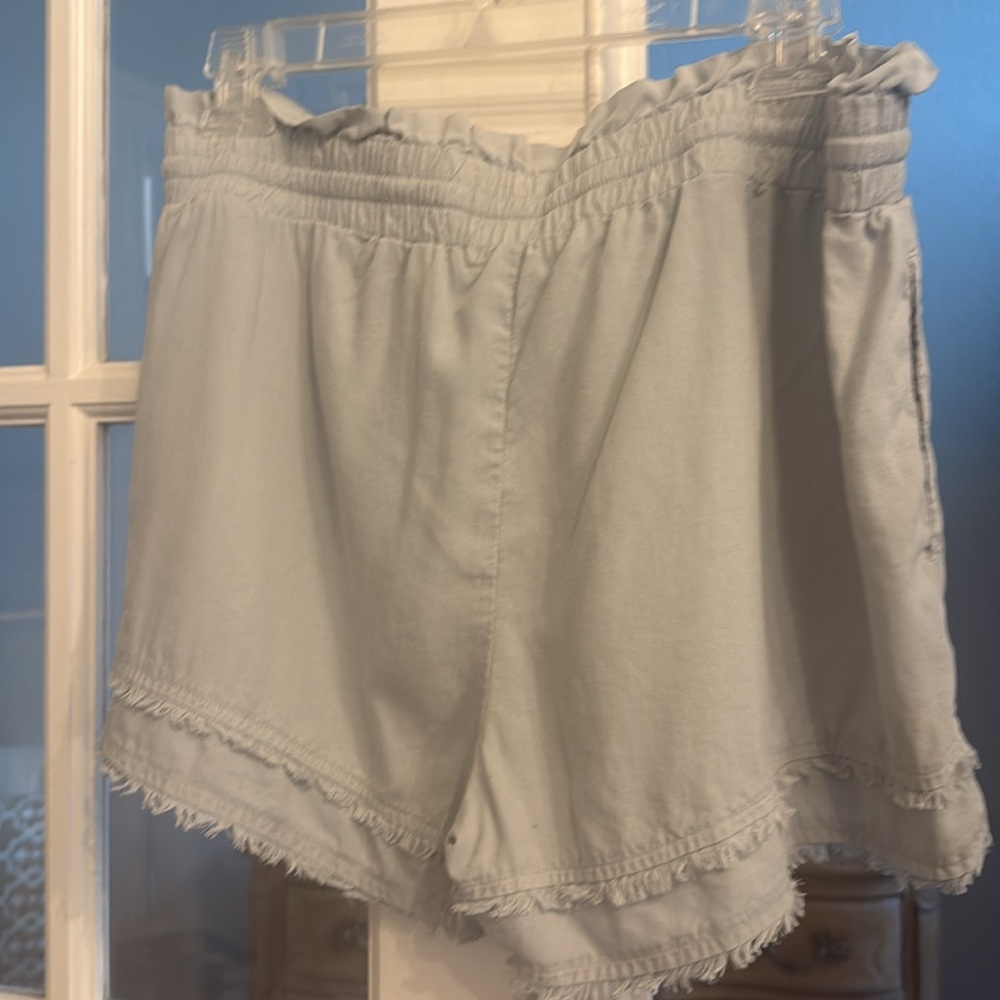 Women's Cloth & Stone Fray Hem Shorts - Picture 3 of 3